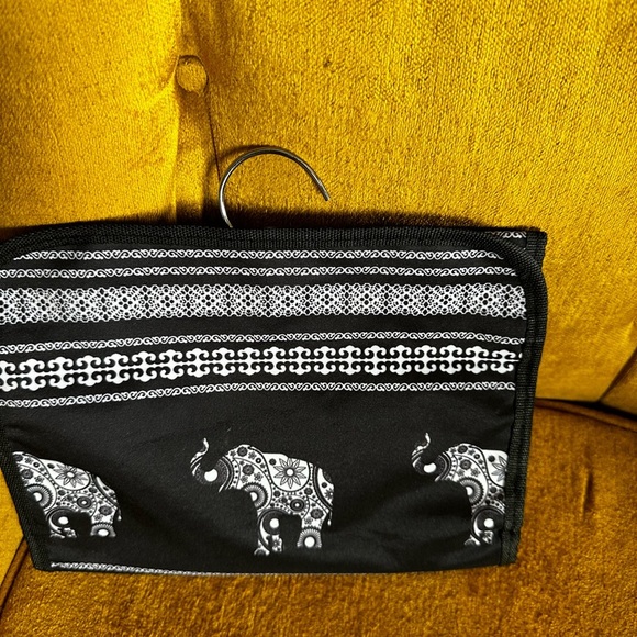 Assortment of makeup bags - Picture 8 of 12